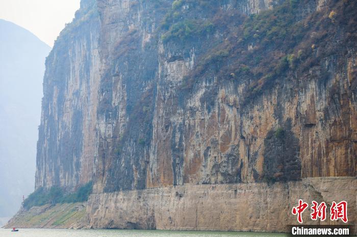 圖為瞿塘峽兩岸壯麗景致。　梁欽卿 攝