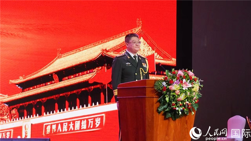 圖為中國(guó)駐老撾大使館國(guó)防武官李兵大校致辭。人民網(wǎng)記者 孫廣勇攝
