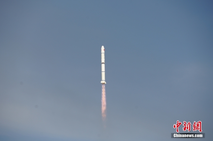 北京時(shí)間2023年8月9日6時(shí)53分，我國在太原衛(wèi)星發(fā)射中心使用長征二號(hào)丙運(yùn)載火箭，成功將環(huán)境減災(zāi)二號(hào)06星發(fā)射升空，衛(wèi)星順利送入預(yù)定軌道，發(fā)射任務(wù)獲得圓滿成功。此次任務(wù)是長征系列運(yùn)載火箭第482次飛行。馮陽 攝
