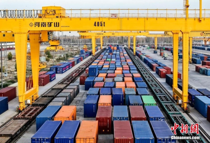 資料圖：霍爾果斯鐵路口岸有序排列的集裝箱。(無人機照片)<a target='_blank' href='/' ><p  align=