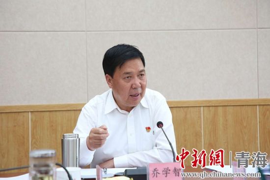 圖為黃南州州長(zhǎng)喬學(xué)智講話。黃宣攝