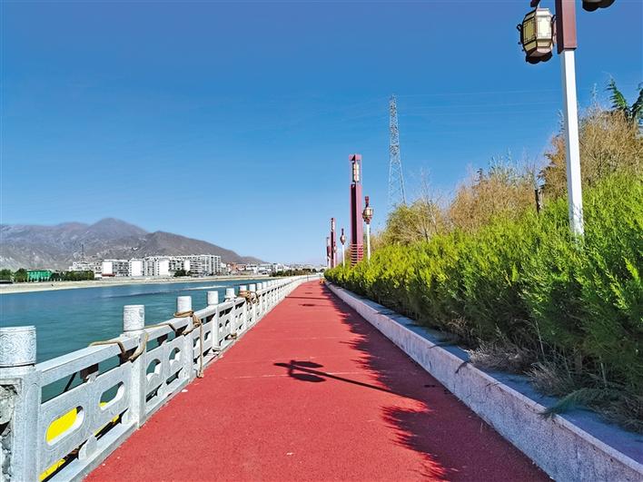 圖為濱河體育公園自行車車道。.jpg