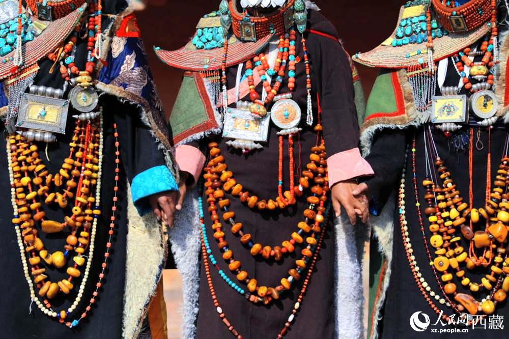 精美的“飛天服飾”。人民網(wǎng) 李海霞攝