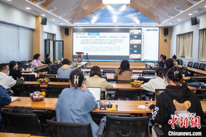 圖為論壇會議現(xiàn)場。　同東放 攝