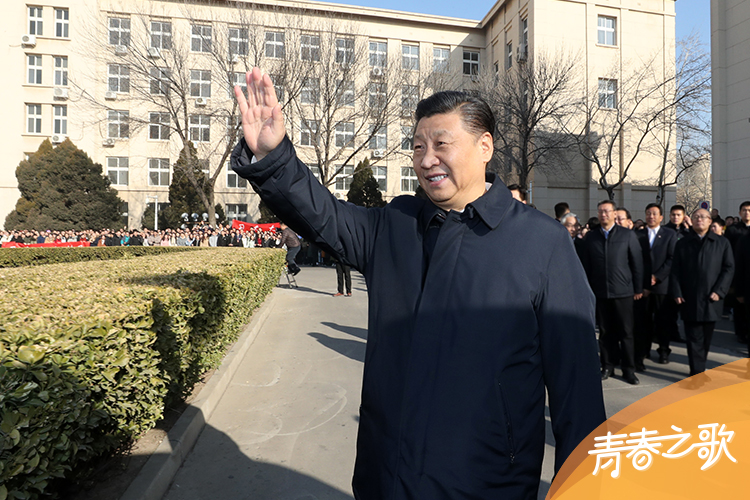 2019年1月17日，習(xí)近平在天津南開大學(xué)向?qū)W生揮手致意。